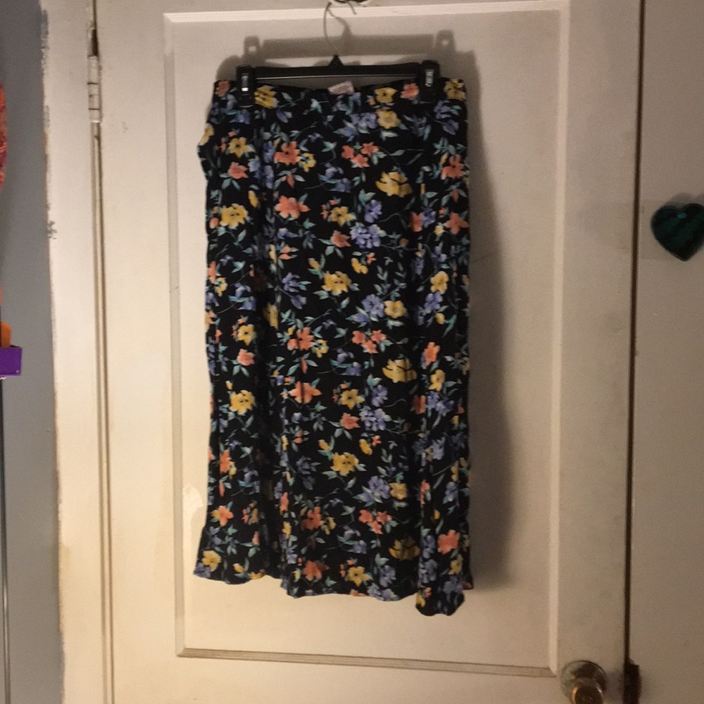 Flowered black skirt